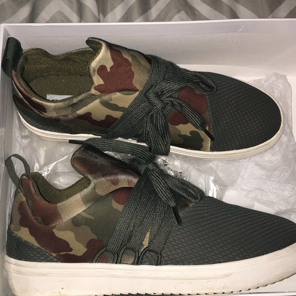 Steve Madden Sneakers